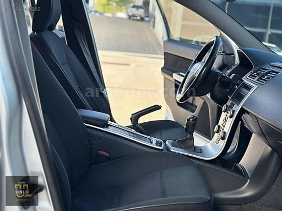 ÜNLÜDEN 2011 VOLVO S40 6 İLERİ CAM GİBİ HATASIZ