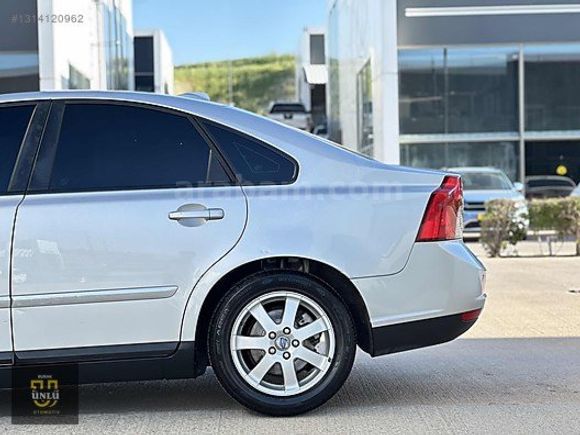 ÜNLÜDEN 2011 VOLVO S40 6 İLERİ CAM GİBİ HATASIZ