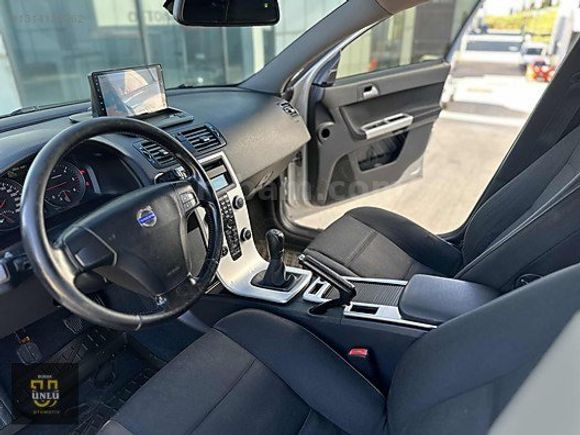 ÜNLÜDEN 2011 VOLVO S40 6 İLERİ CAM GİBİ HATASIZ
