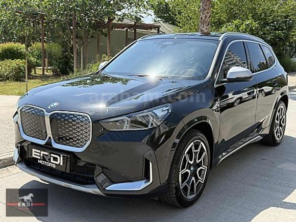 2024 İX1 eDRIVE20 C.TAVAN MOCHA DERİ E.BAGAJ JANT BOYASIZ BAYİİ