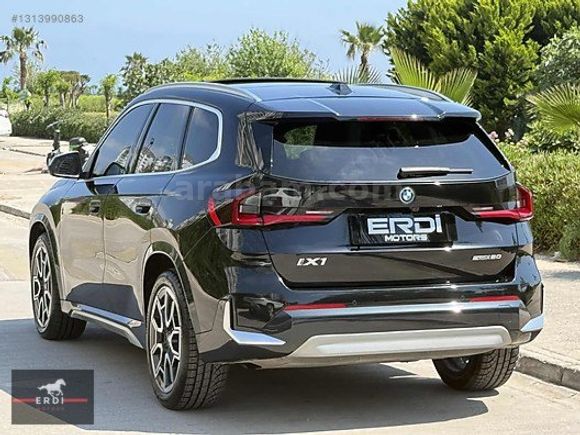 2024 İX1 eDRIVE20 C.TAVAN MOCHA DERİ E.BAGAJ JANT BOYASIZ BAYİİ