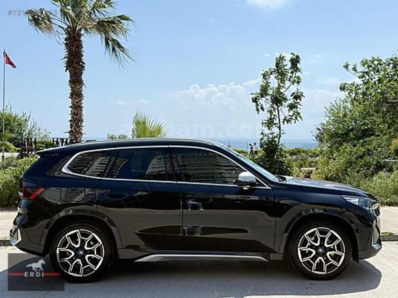 2024 İX1 eDRIVE20 C.TAVAN MOCHA DERİ E.BAGAJ JANT BOYASIZ BAYİİ