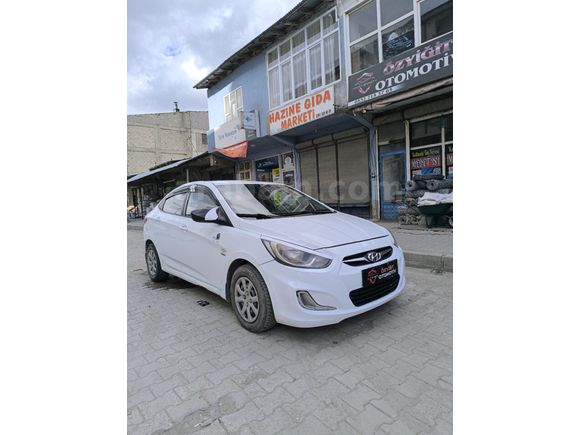 Galeriden Hyundai Accent Blue 1.6 CRDI Mode 2012 Model Van