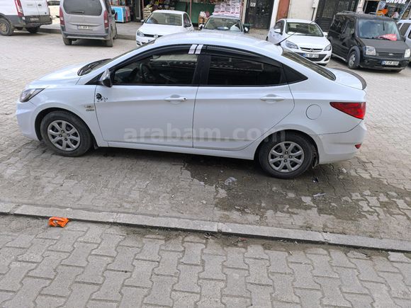 Galeriden Hyundai Accent Blue 1.6 CRDI Mode 2012 Model Van