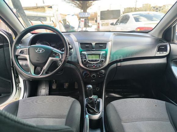 Galeriden Hyundai Accent Blue 1.6 CRDI Mode 2012 Model Van