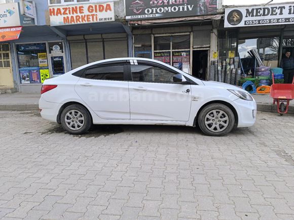 Galeriden Hyundai Accent Blue 1.6 CRDI Mode 2012 Model Van