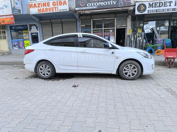 Galeriden Hyundai Accent Blue 1.6 CRDI Mode 2012 Model Van