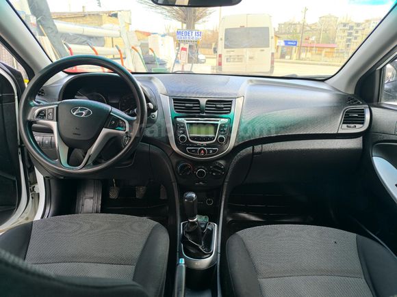 Galeriden Hyundai Accent Blue 1.6 CRDI Mode 2012 Model Van