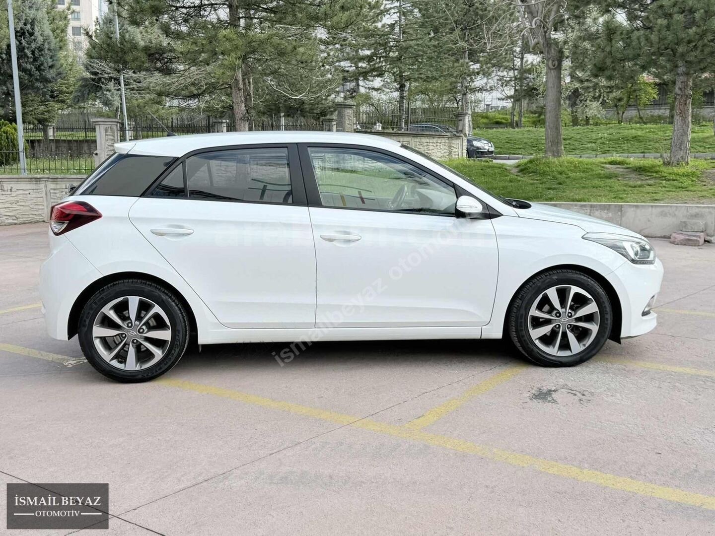 Galeriden Hyundai i20 1.4 MPI Style 2015 Model Kütahya 87.000 km Beyaz 7