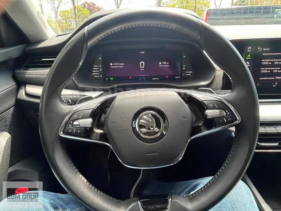 63 000 KM DE BOYASIZ DEĞİŞENSİZ GERİ GÖRÜŞ KAMERALI FULL