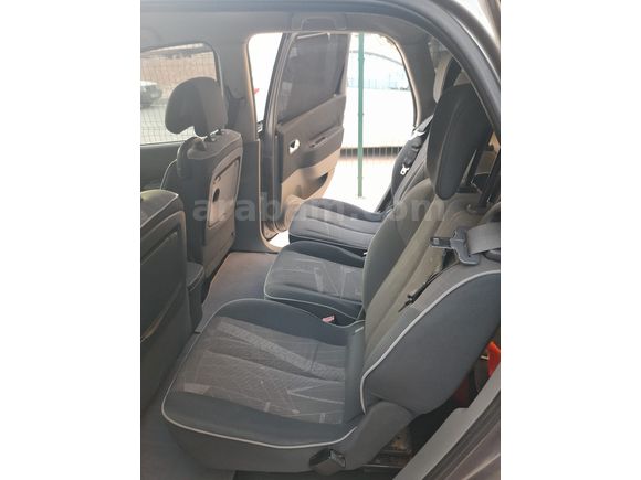Sahibinden Renault Scenic 1.6 Dynamique 2004 Model 