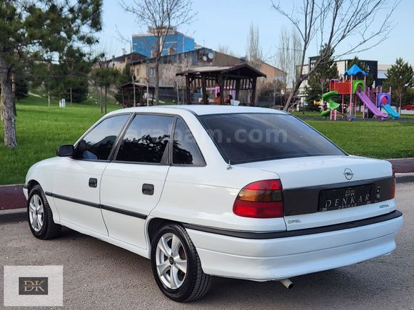 -DENKAR-ASTRA 1.4 GL98 MODEL ÇOK TEMİZ MOTOR SIFIR YAPILMIŞTIR