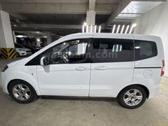 Galeriden Ford Tourneo Courier 1.5 TDCi Delux 2022 Model Malatya 289.261 km Beyaz