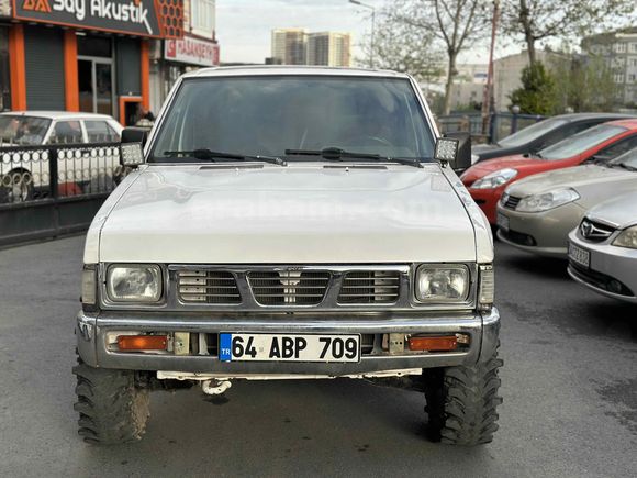 ALMER MOTOR'S DAN 1992 MODEL NISSAN PATHFINDER