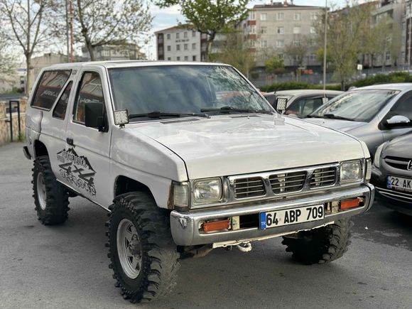 ALMER MOTOR'S DAN 1992 MODEL NISSAN PATHFINDER