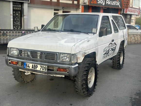 ALMER MOTOR'S DAN 1992 MODEL NISSAN PATHFINDER