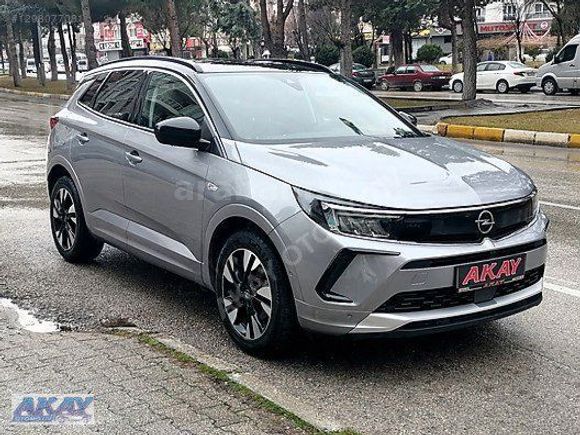 HATASIZ BOYASIZ 2023 MODEL OPEL GRANDLAND 1.5 DİZEL ÇİFT RENK