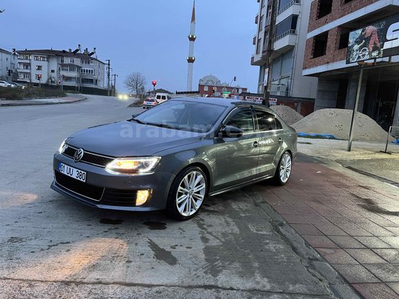 Sahibinden Volkswagen Jetta 1.6 TDi Comfortline 2012 Model  300.001 km Gri (metalik)