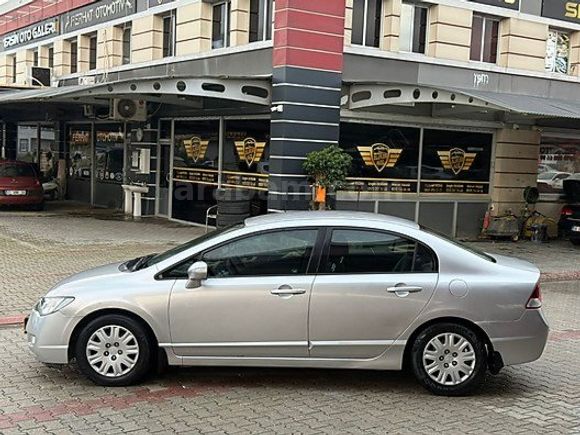 Bakımlı görülmeye değer otomobil