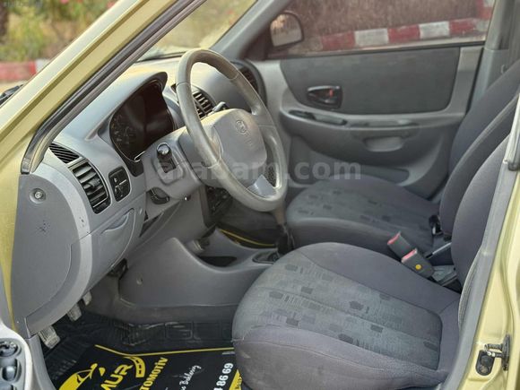 YAĞMUR OTOMOTİV DEN HYUNDAİ ACCENT DEĞİŞENSİZ CAM GİBİ