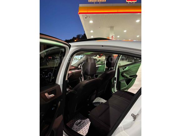 Sahibinden Ford Focus 1.5 TDCi Titanium 2019 Model   Cam tavanlıBeyaz