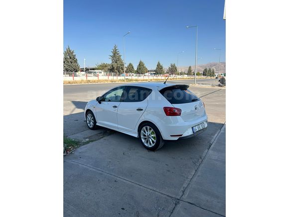 Masrafsız tüm bakımlari yeni extra lı Seat Ibiza 2012 Model 