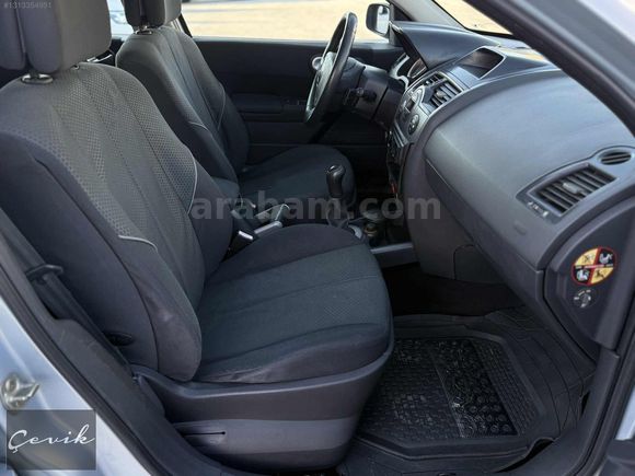 **DEĞİŞENSİZ**MEGANE 1.6 AUTHENTİQUE**207.000KM**