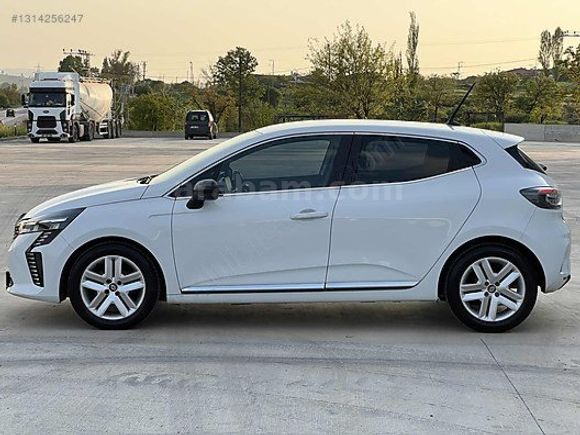 2024 RENAULT CLİO 1.0 TCE EVOLUTİON OTOMATİK HATASIZ