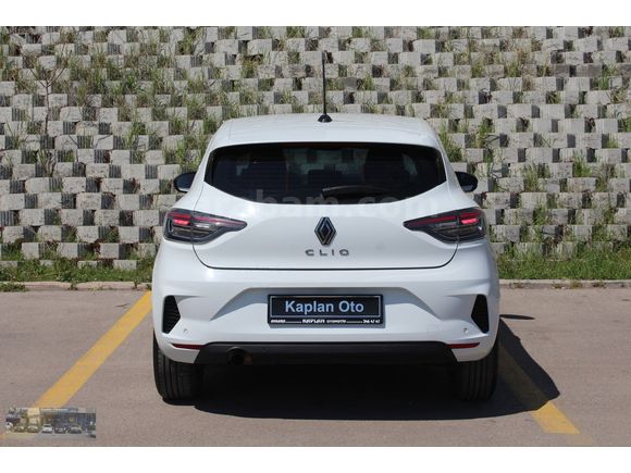 HATASIZ BOYASIZ 2024 MODEL CLİO 1.0 TCE EVOLUTİON OTOMATİK