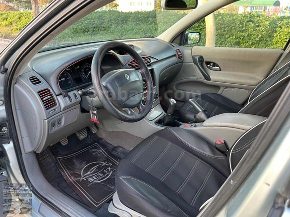2004 RENAULT LAGUNA 1.6 PRİVİLEGE (KONUŞAN PAKET)