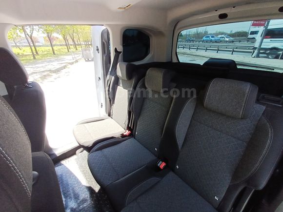 Sahibinden Opel Combo 1.5 CDTI Essential 2025 Model 