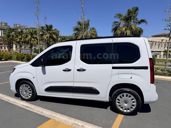 Sahibinden Opel Combo 1.5 CDTI Essential 2025 Model 
