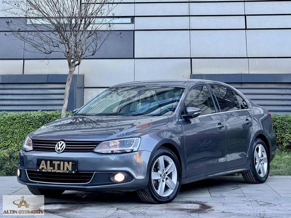 2014 MODEL DEĞİŞENSZ ORJ 210'BİNDE OTOMATİK VİTES HİGHLİNE JETTA
