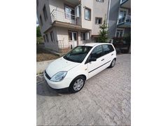 Memurdan Değişensiz düşük kilometreli temiz bakılmış Ford Fiesta