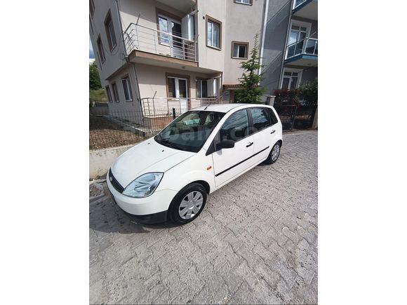 Memurdan Değişensiz düşük kilometreli temiz bakılmış Ford Fiesta