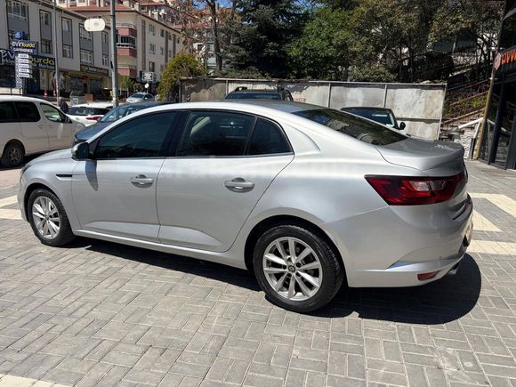 AVVA'DAN 2020 RENAULT MEGANE 4 TOUCH 1.5 BLUEDCİ %20 KDV'Lİ!!!
