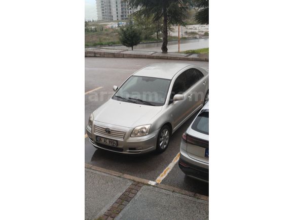 Sahibinden Toyota Avensis 2.0 Comfort 2004 Model