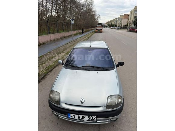 Sahibinden Renault Clio 1.6 RXT 1999 Model  300.000 km Gri (Gümüş)