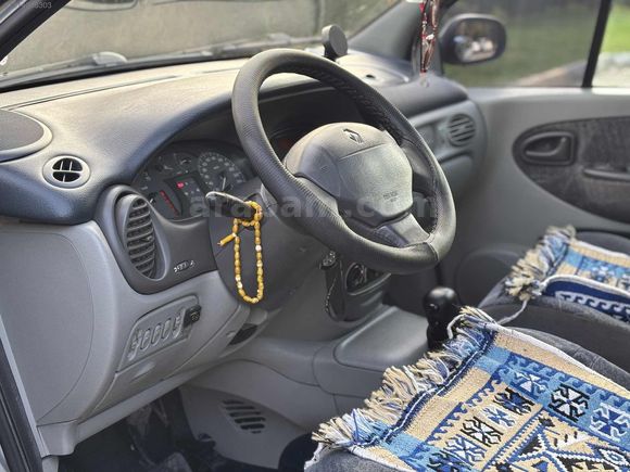 EFENDİ'DEN OTOMATİK RENAULT SCENİC 1.6 AİLE ARACI