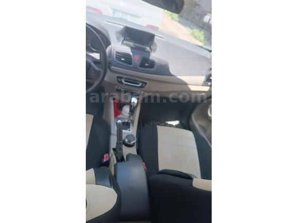 Sahibinden Renault Megane 1.5 dCi Expression 2011 OTOMATİK VİTESModel