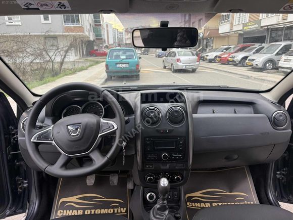 2017 DUSTER 4X4 LAUREATE LOOK