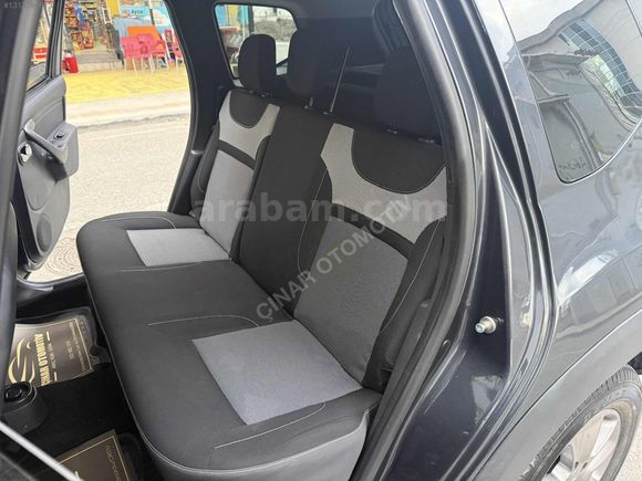 2017 DUSTER 4X4 LAUREATE LOOK