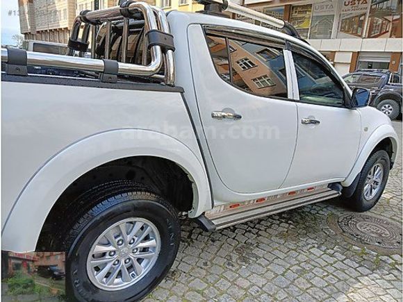 2015 FULL BAKIMLI 4X2 L-200