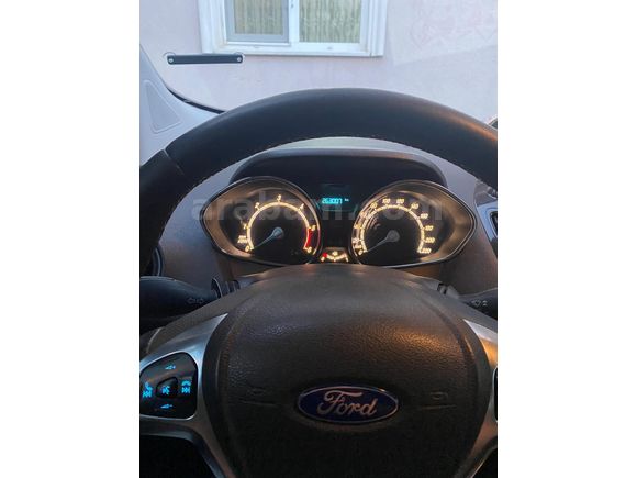 Sahibinden Ford Tourneo Courier 1.6 TDCi Titanium Plus 2015 Model