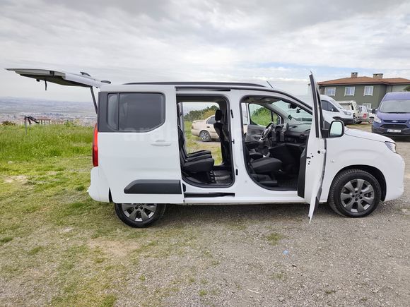 %20 FATURALI Sahibinden Opel Combo 1.5 CDTI Edition 2024 Model 