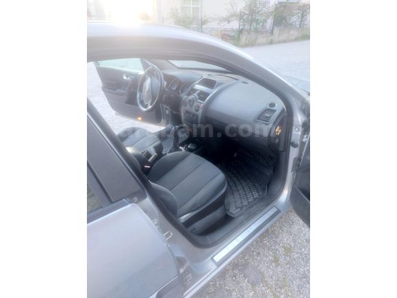 Sahibinden Renault Megane 1.5 dCi Dynamique 2004 Model  290.000 km Gri