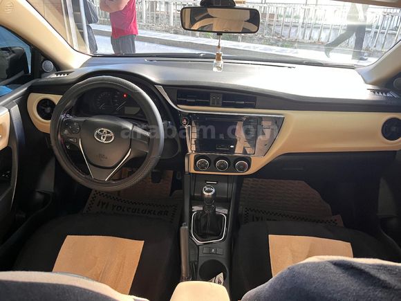 öğretmenden Toyota Corolla 1.33 Life 2017 Model