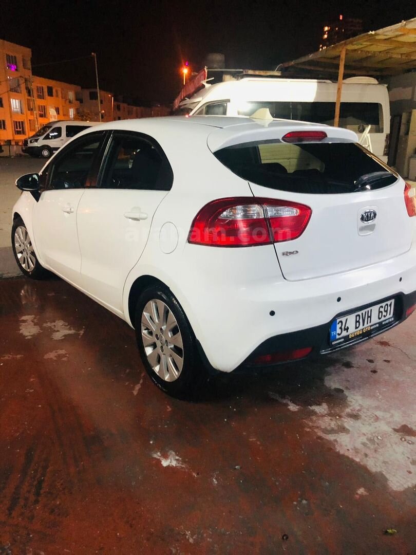 Sahibinden Kia Rio 1.25 CVVT Fancy 2012 Model İstanbul 190.000 km Beyaz 4