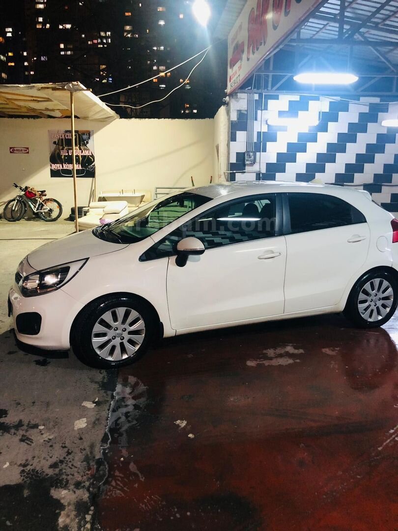 Sahibinden Kia Rio 1.25 CVVT Fancy 2012 Model İstanbul 190.000 km Beyaz 5