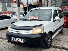 AKGÜN OTOMOTİVDEN 2003 MDL OTOMOBİL RUHSATLI KLİMALI ÇİFT SÜRGÜ